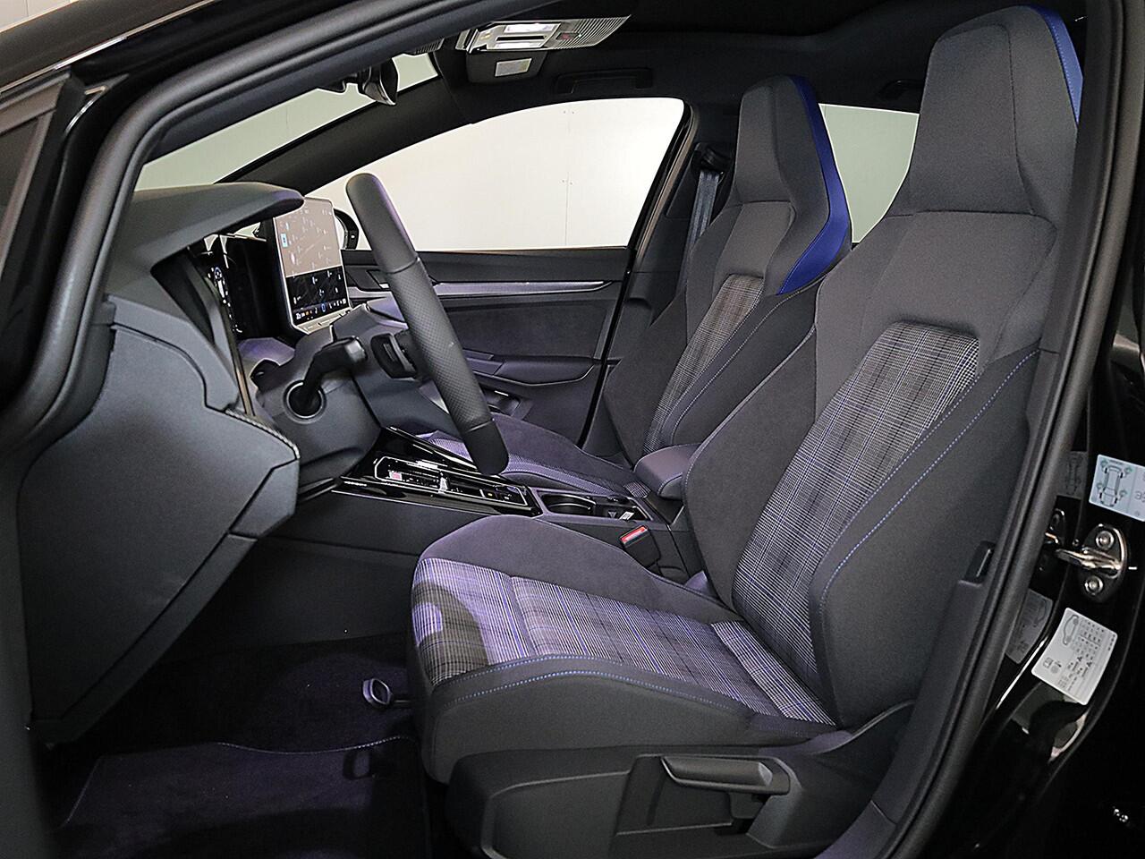 Volkswagen GOLF 1.5 eHybrid GTE 272PK PHEV | Verlengde garantie | Navigatie | Panorama dak | Black Style | 18" Lm velgen | Multimedia pakket plus |