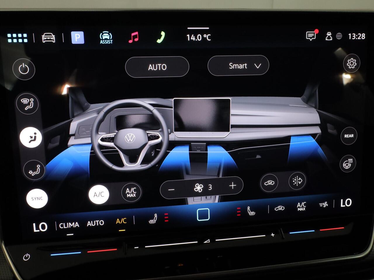 Volkswagen GOLF 1.5 eTSI 50 Jahre Edition 150 pk Automaat (DSG) | Navigatie | Panoramadak | Parkeersensoren | Achteruitrijcamera | Matrix LED koplampen | Stoelverwarming |