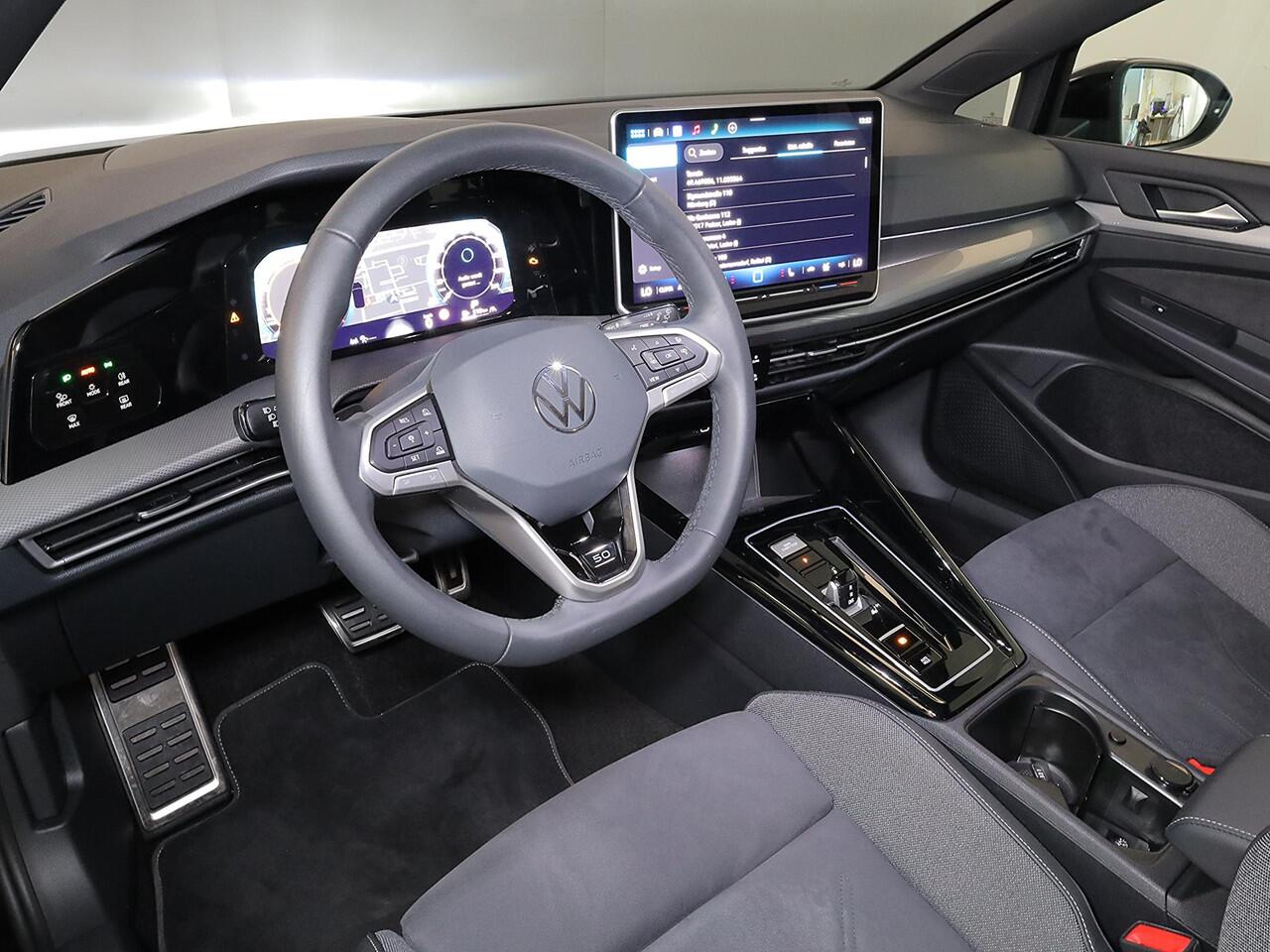 Volkswagen GOLF 1.5 eTSI 50 Jahre Edition 150 pk Automaat (DSG) | Navigatie | Panoramadak | Parkeersensoren | Achteruitrijcamera | Matrix LED koplampen | Stoelverwarming |