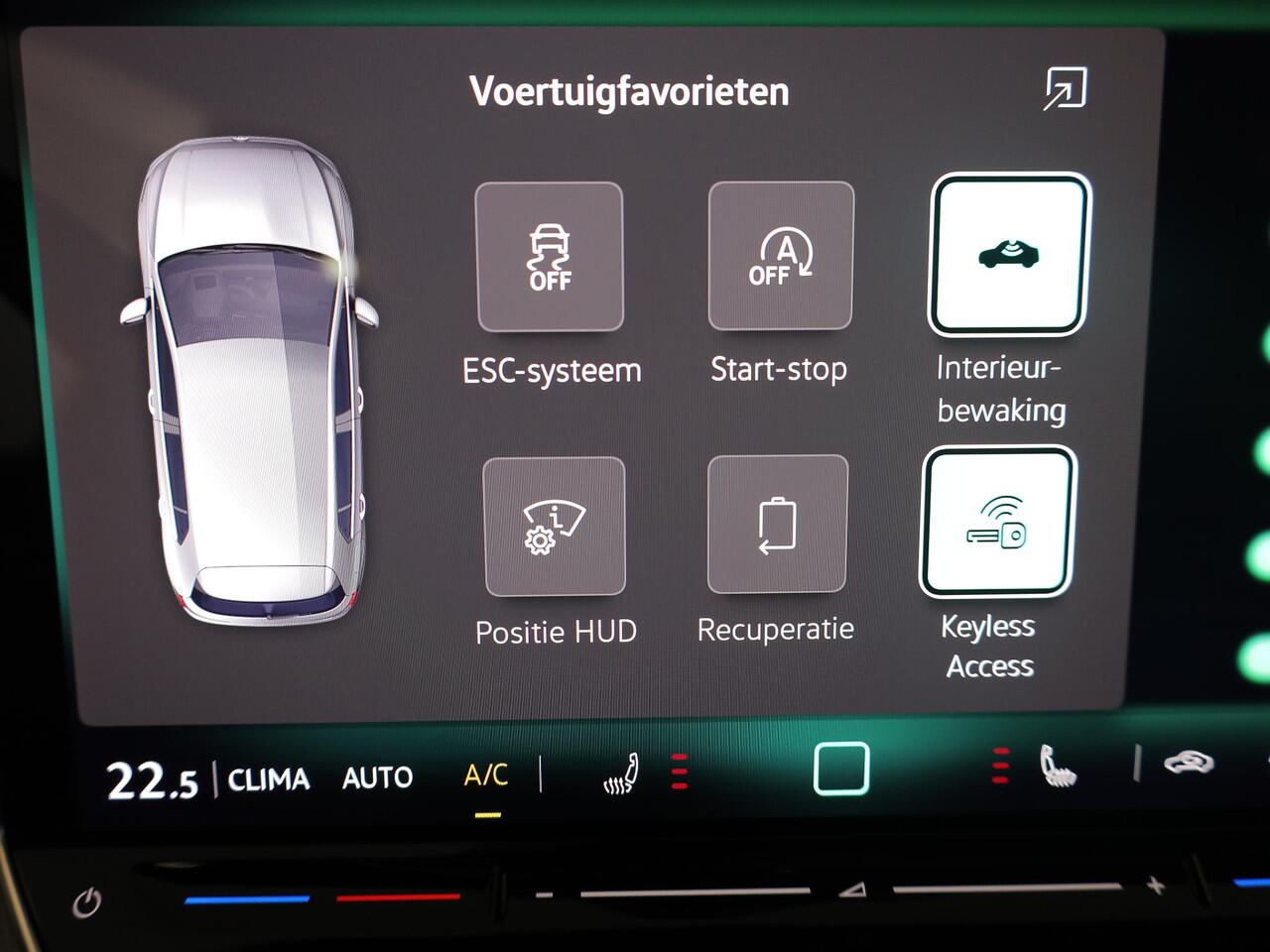 Volkswagen GOLF 1.5 eTSI 50 Jahre Edition 150 pk Automaat (DSG) | Navigatie | Panoramadak | Parkeersensoren | Achteruitrijcamera | Matrix LED koplampen | Stoelverwarming |