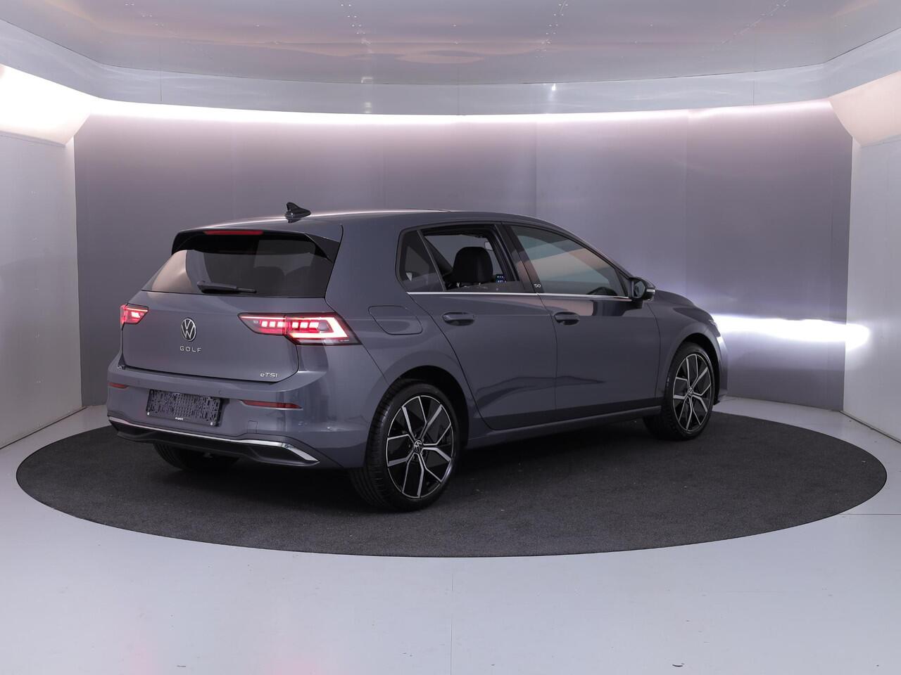 Volkswagen GOLF 1.5 eTSI 50 Jahre Edition 150 pk Automaat (DSG) | Navigatie | Panoramadak | Parkeersensoren | Achteruitrijcamera | Matrix LED koplampen | Stoelverwarming |