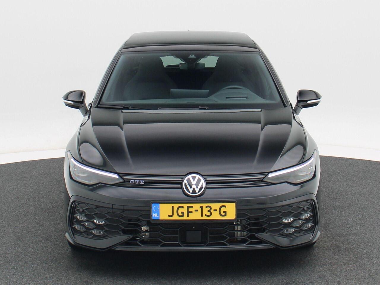 Volkswagen GOLF 1.5 eHybrid 272 Pk Automaat GTE | Nieuw Model | Matrix LED | Panoramadak | Head-Up | 360 Camera | DCC | Black Style | Trekhaak | 18 Inch | 12.605 Km!!