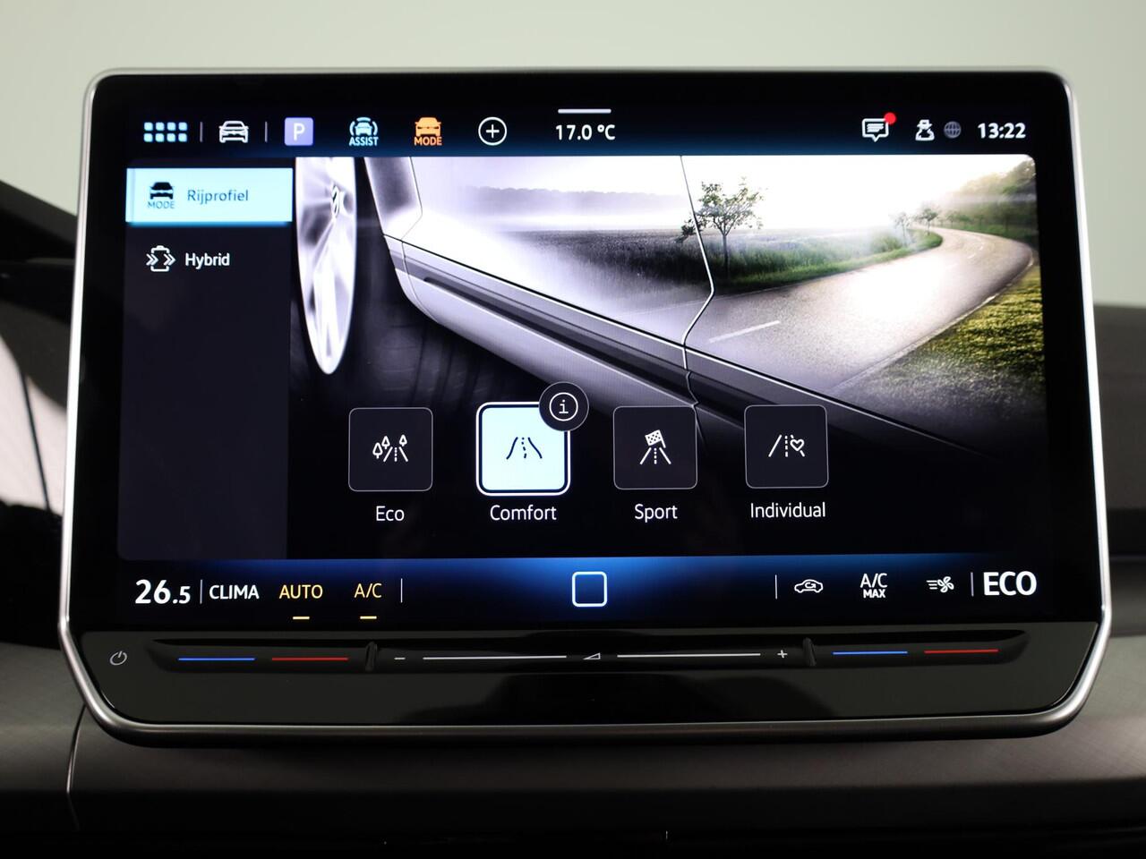 Volkswagen GOLF 1.5 eHybrid Life Edition 204 pk Automaat (DSG) | Verlengde garantie | Navigatie via App | Parkeersensoren (Park assist) | Achteruitrijcamera | Adaptieve cruise control |