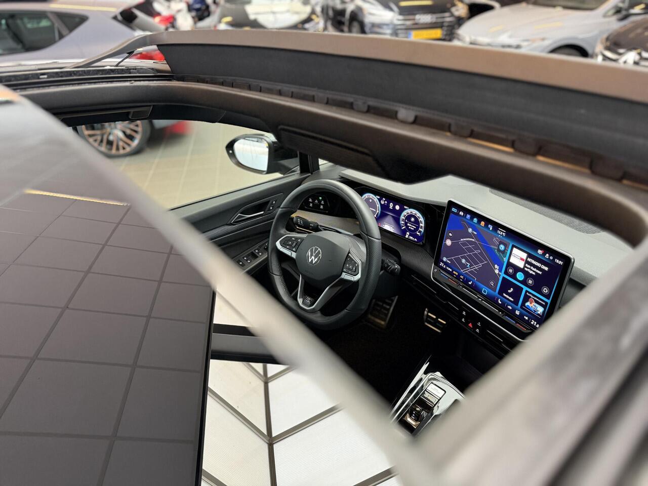 Volkswagen GOLF 1.5 R Line Pano / 360 / H&K / Trekhaak