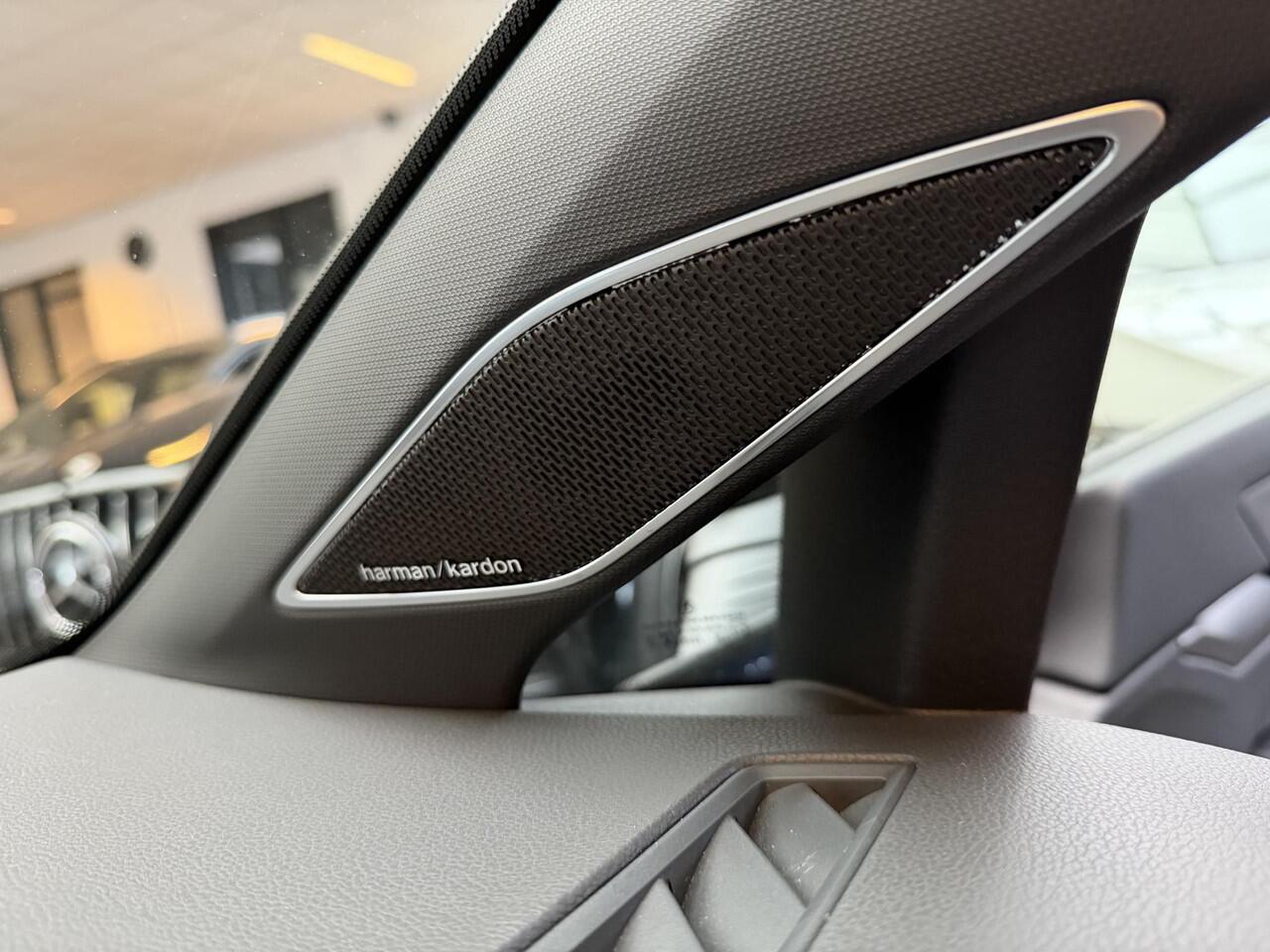 Volkswagen GOLF 1.5 eTSI R-Line Pano / 360 / H&K / Trekhaak