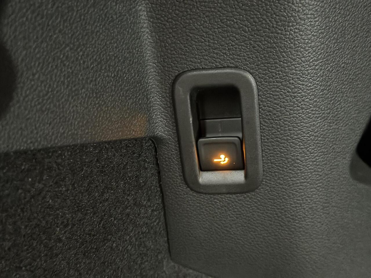 Volkswagen GOLF 1.5 eTSI R-Line Pano / 360 / H&K / Trekhaak