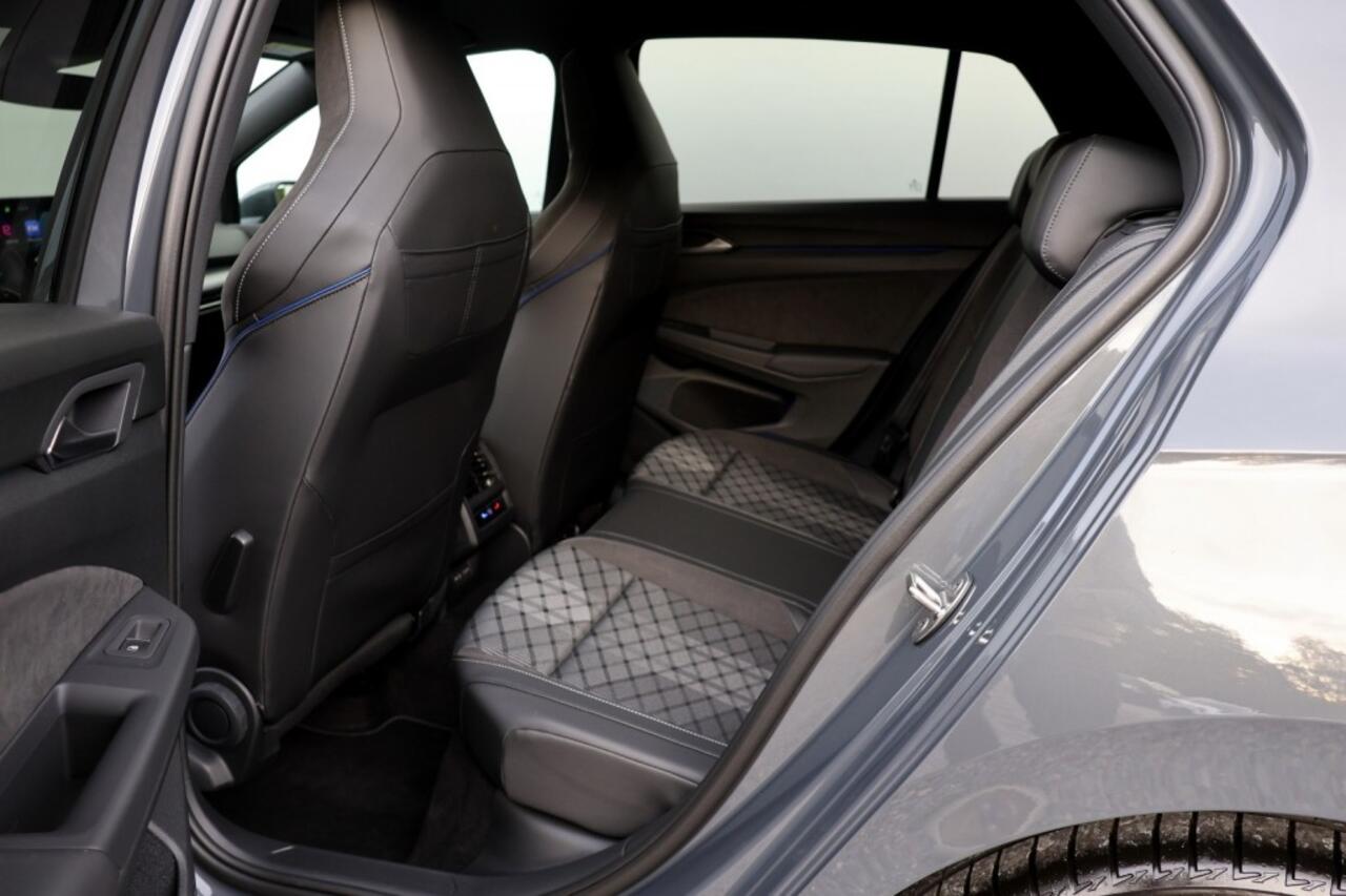 Volkswagen GOLF 1.5 eTSI R-Line Edition - 150 pk **Camera / Keyless / 18 inch