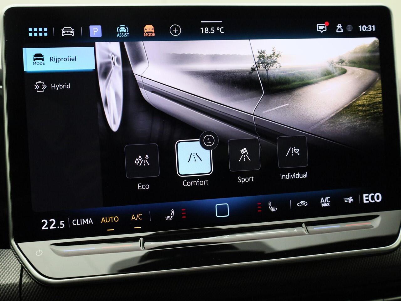 Volkswagen GOLF 1.5eHybrid 200kW/272PK GTE · Panoramadak · 360°Camera + Parkeersensoren · Trekhaak · Garantie tot februari 2030 of 100000km.