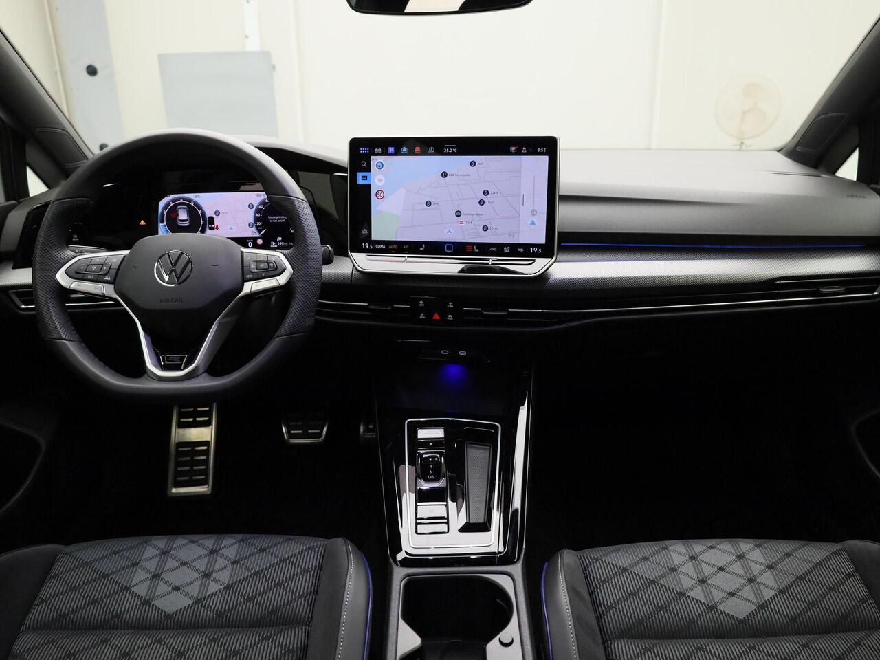 Volkswagen GOLF 1.5eTSI/150PK R-Line DSG · NIEUW MODEL · Navigatie · Apple/Android Carplay · Camera + Parkeersensoren · Garantie tot januari 2027