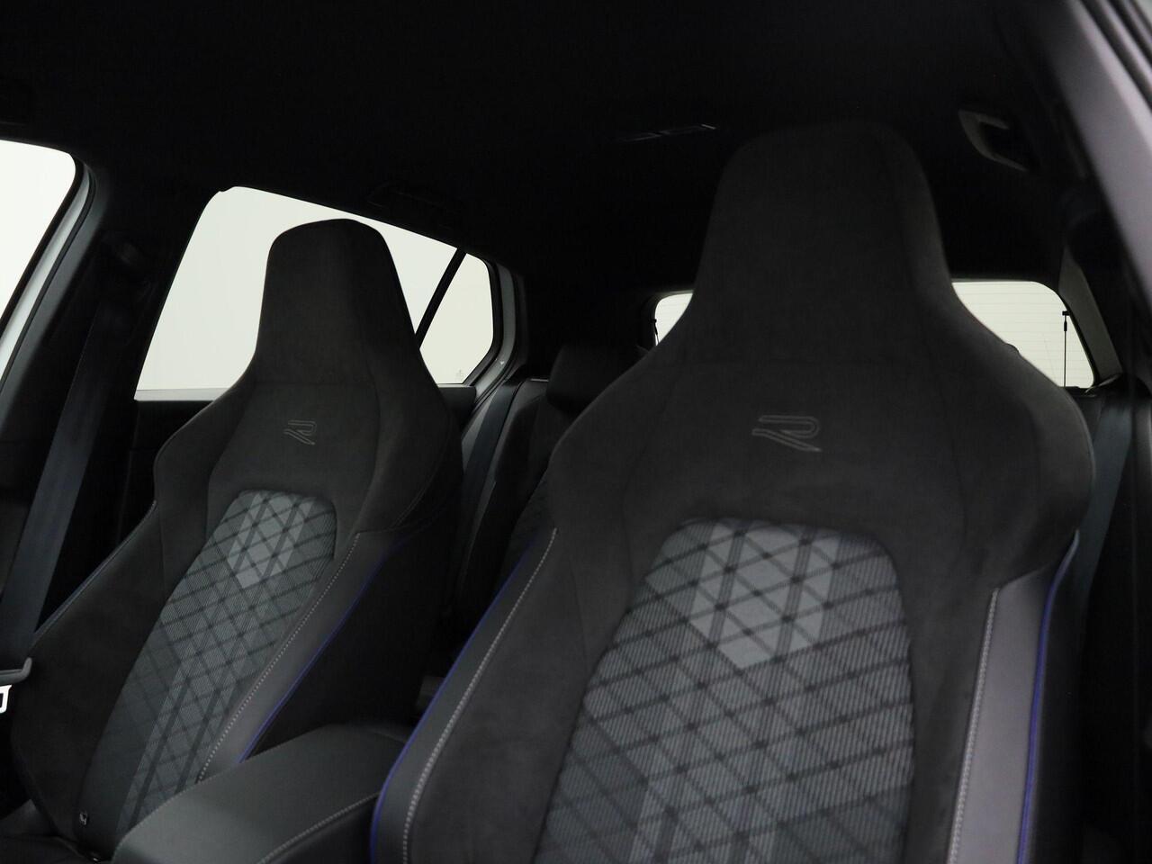 Volkswagen GOLF 1.5eTSI/150PK R-Line DSG · NIEUW MODEL · Navigatie · Apple/Android Carplay · Camera + Parkeersensoren · Garantie tot januari 2027