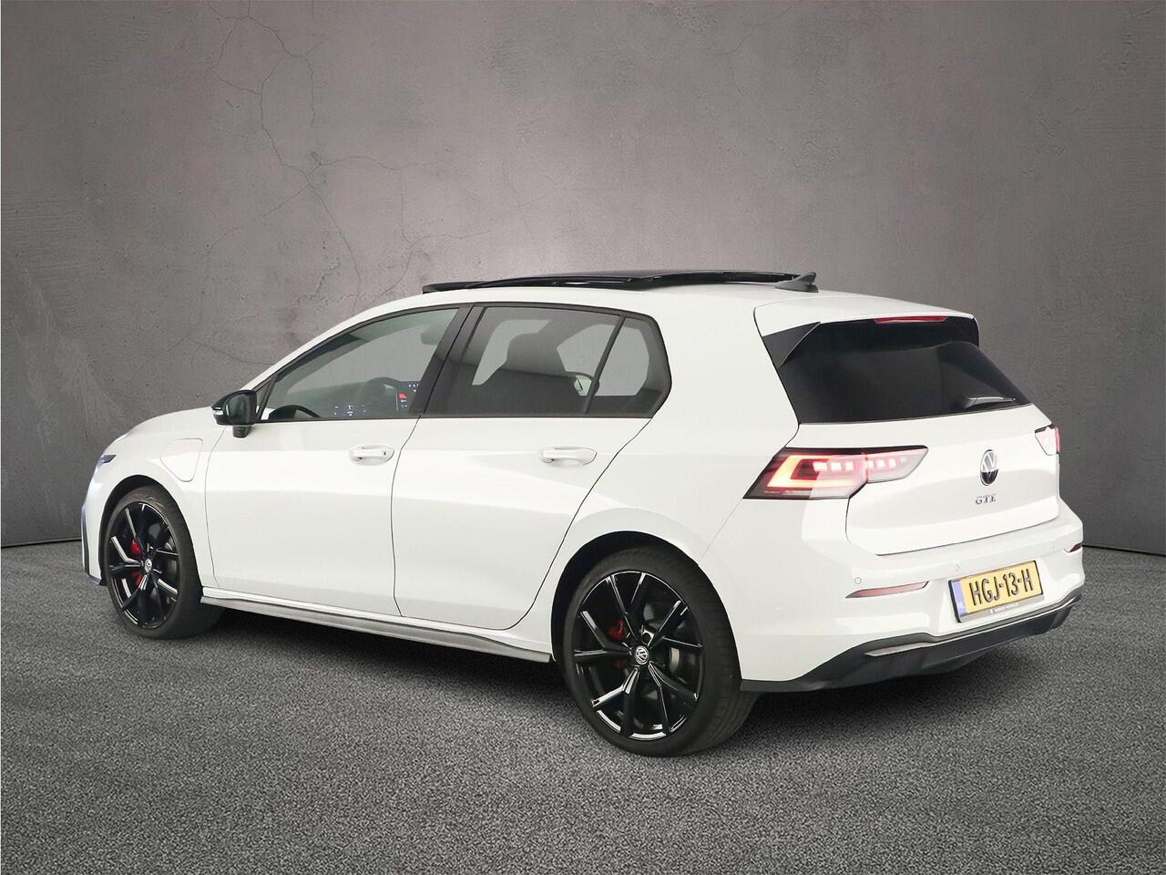 Volkswagen GOLF GTE 1.5 TSI eHybrid 272pk DSG Automaat Lederen bekleding, Adaptive cruise control, Panoramadak, Head up display, 360 camera, Achteruitrijcamera