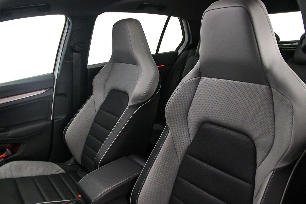 Volkswagen GOLF GTE 1.5 TSI eHybrid 272pk DSG Automaat Lederen bekleding, Adaptive cruise control, Panoramadak, Head up display, 360 camera, Achteruitrijcamera