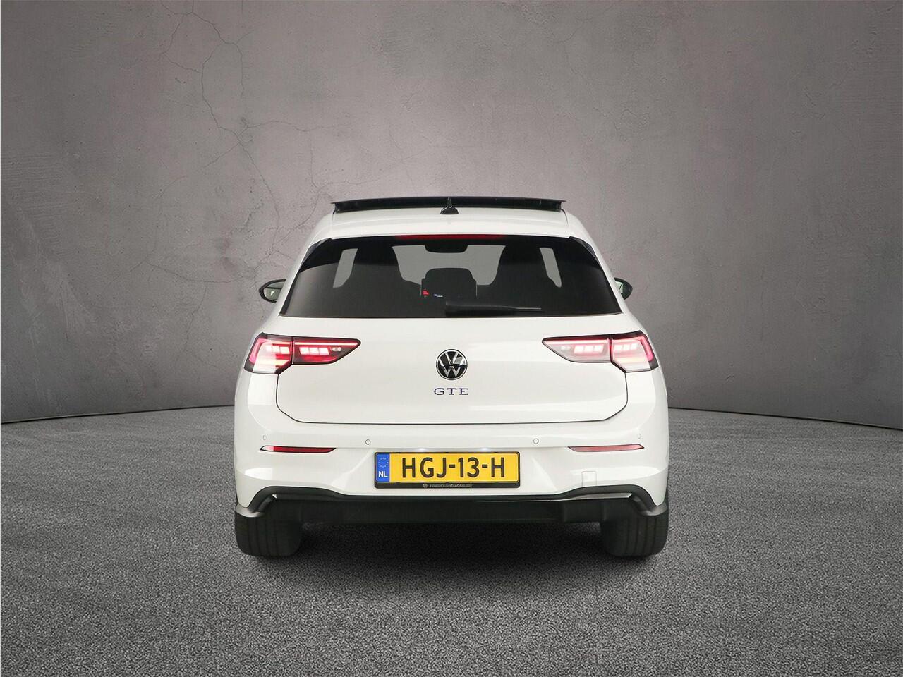 Volkswagen GOLF GTE 1.5 TSI eHybrid 272pk DSG Automaat Lederen bekleding, Adaptive cruise control, Panoramadak, Head up display, 360 camera, Achteruitrijcamera