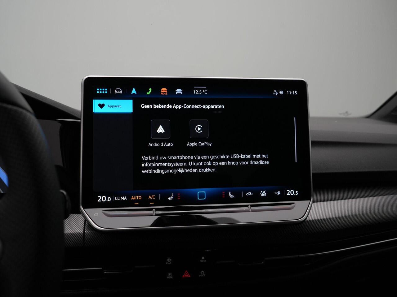 Volkswagen GOLF 1.5 eHybrid 272 pk DSG GTE | Trekhaak | Adaptief onderstel | Head-up display | Stuur-/stoelverwarming