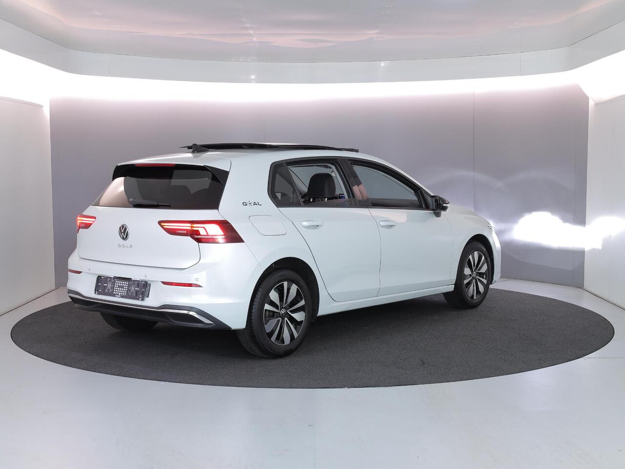 Volkswagen GOLF 1.5 TSI Life Goal 116 pk | Verlengde garantie | Navigatie via App| Panoramadak | Parkeersensoren | Autom. airco (3 zones) | Stoelverwarming |
