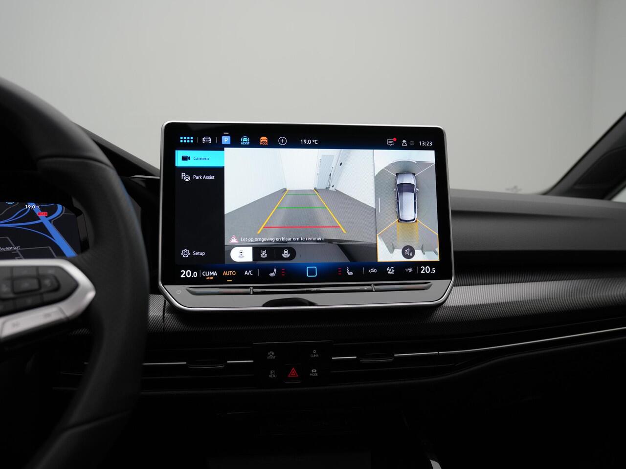 Volkswagen GOLF 1.5 eHybrid 272 pk DSG GTE | Panoramadak | Trekhaak | Adaptief onderstel | Head-up display | 360 Camera