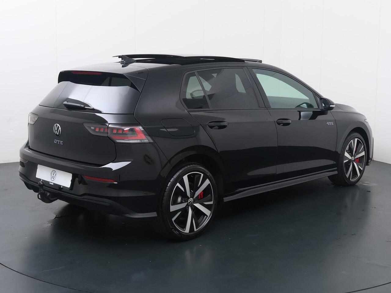 Volkswagen GOLF 1.5 eHybrid GTE | 272 PK | SoH 99% | Trekhaak | Panoramadak | LED Matrix | Head-up display | Onderstelregeling | Apple Carplay/Android Auto |