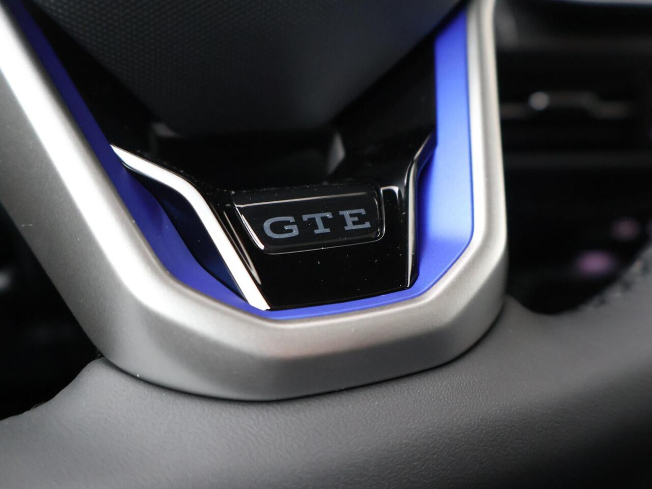 Volkswagen GOLF 8 GTE 1.5 eHybrid 200 kW / 272 PK Hatchback 6-DSG | Panoramadak | Black Style |