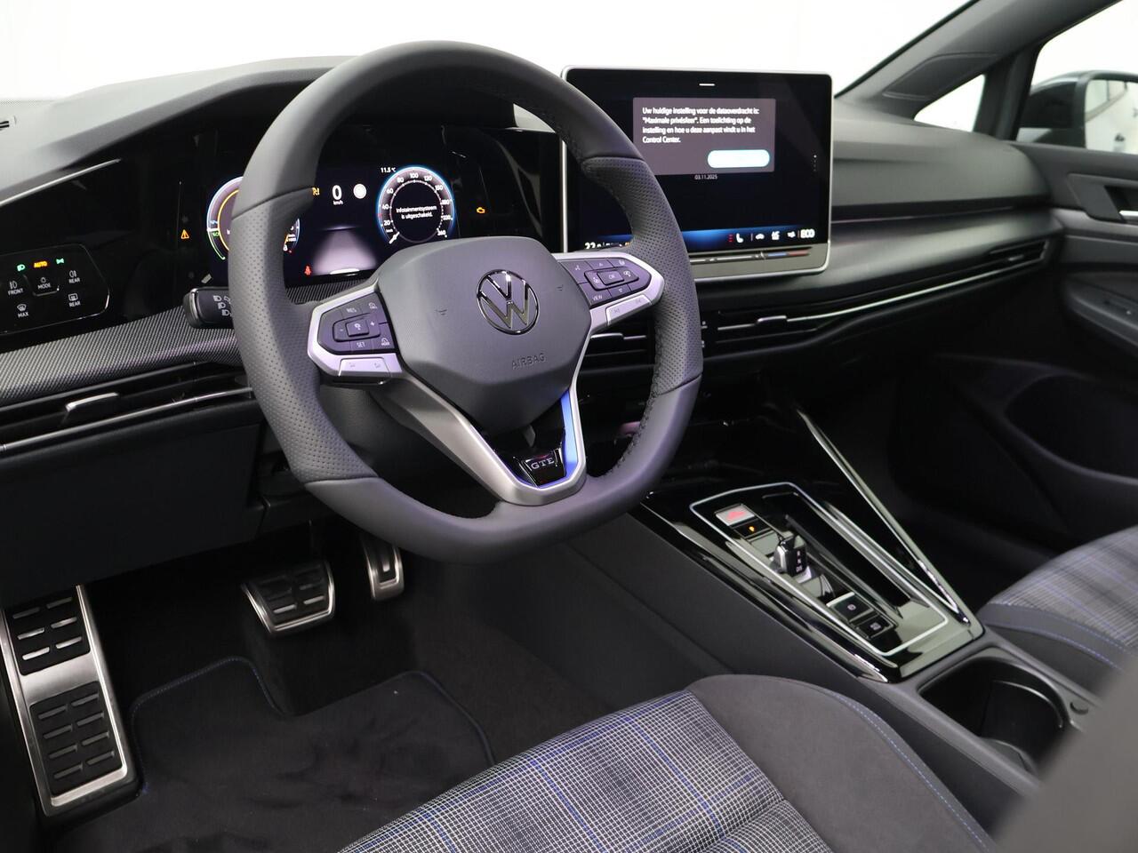 Volkswagen GOLF 8 GTE 1.5 eHybrid 200 kW / 272 PK Hatchback 6-DSG | Panoramadak | Black Style |