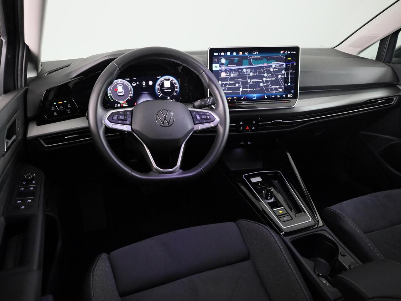 Volkswagen GOLF 1.5 eHybrid Style Edition 204 pk Automaat (DSG) | Verlengde garantie | Navigatie | Parkeersensoren (Park assist) | Rondomzicht camera | Elektr. bestuurdersstoel | Stoelverwarming |