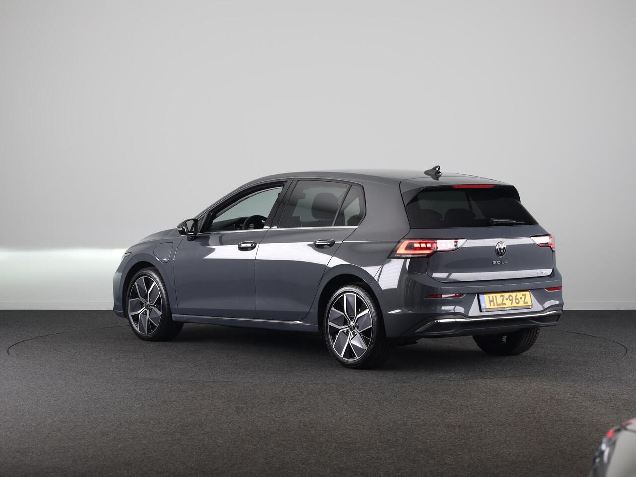 Volkswagen GOLF 1.5 eHybrid Style Edition 204 pk Automaat (DSG) | Verlengde garantie | Navigatie | Parkeersensoren (Park assist) | Rondomzicht camera | Elektr. bestuurdersstoel | Stoelverwarming |