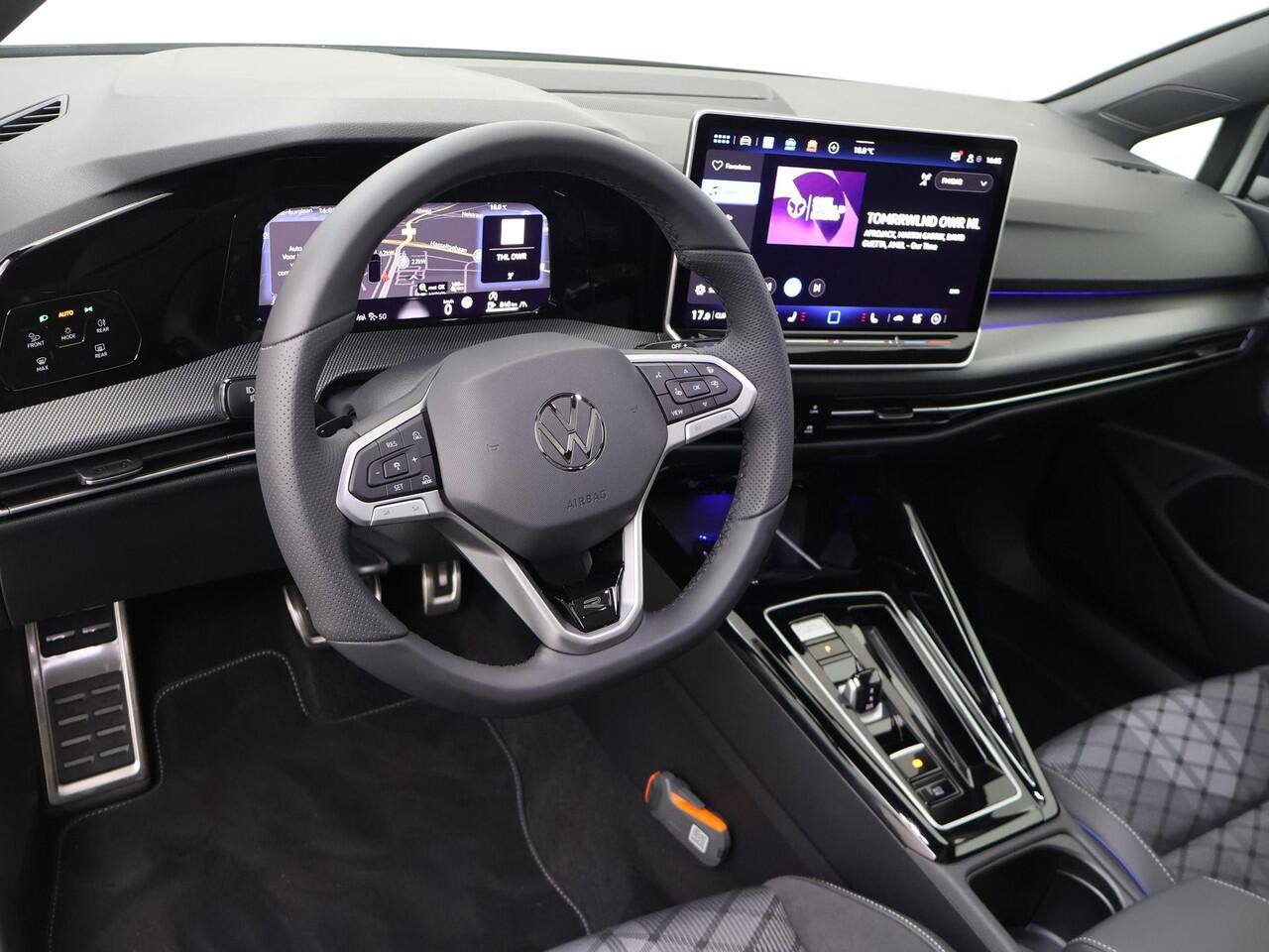 Volkswagen GOLF Variant R-Line-Edition 1.5 eTSI 85 kW / 116 pk Variant 7 v ersn. DSG | Panoramadak | Black Style | Assistance plus pakket |