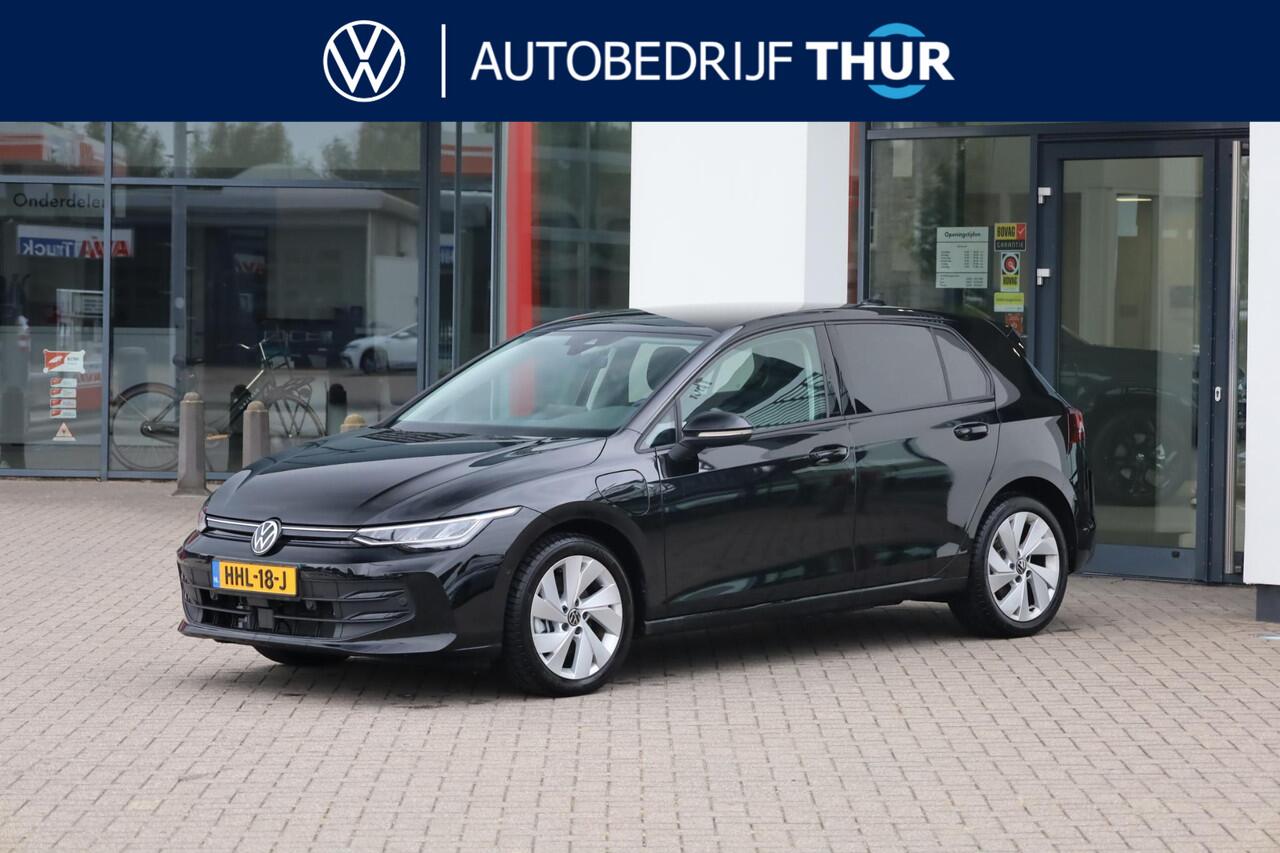 Volkswagen GOLF 1.5 eHybrid Life Edition 204PK / 150kW, Achteruitrijcamera, stoel- en stuurwiel verwarming, navigatie, Apple Carplay / Android Auto, 17" 'Nottingham' LMV, LED verlichting, DAB+, spraakbediening (voice-control), digital cockpit pro, multifunctioneel ledere