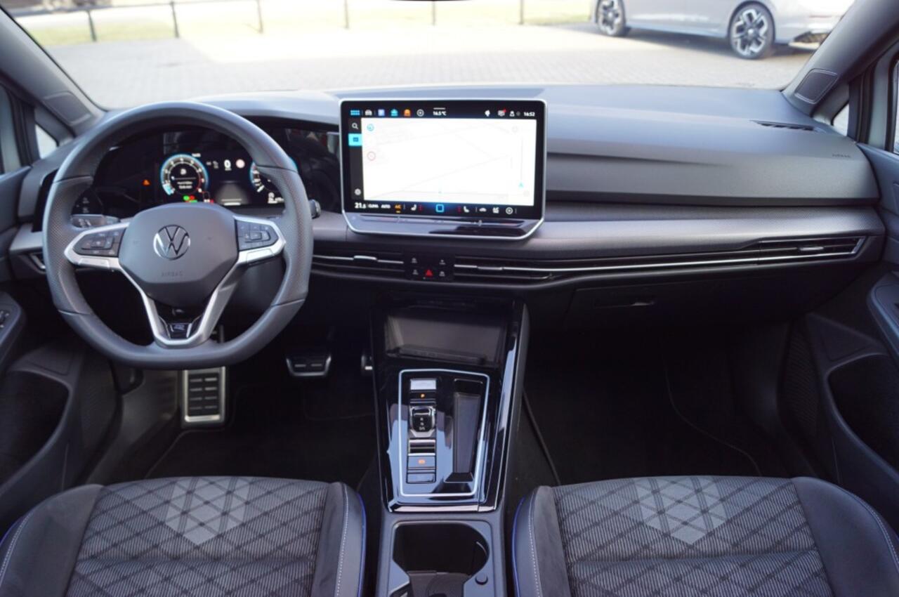 Volkswagen GOLF R-line 1.5 eTSI 150pk DSG facelift Black style/Panodak /Camera /IQ Matrix LED /Head-up