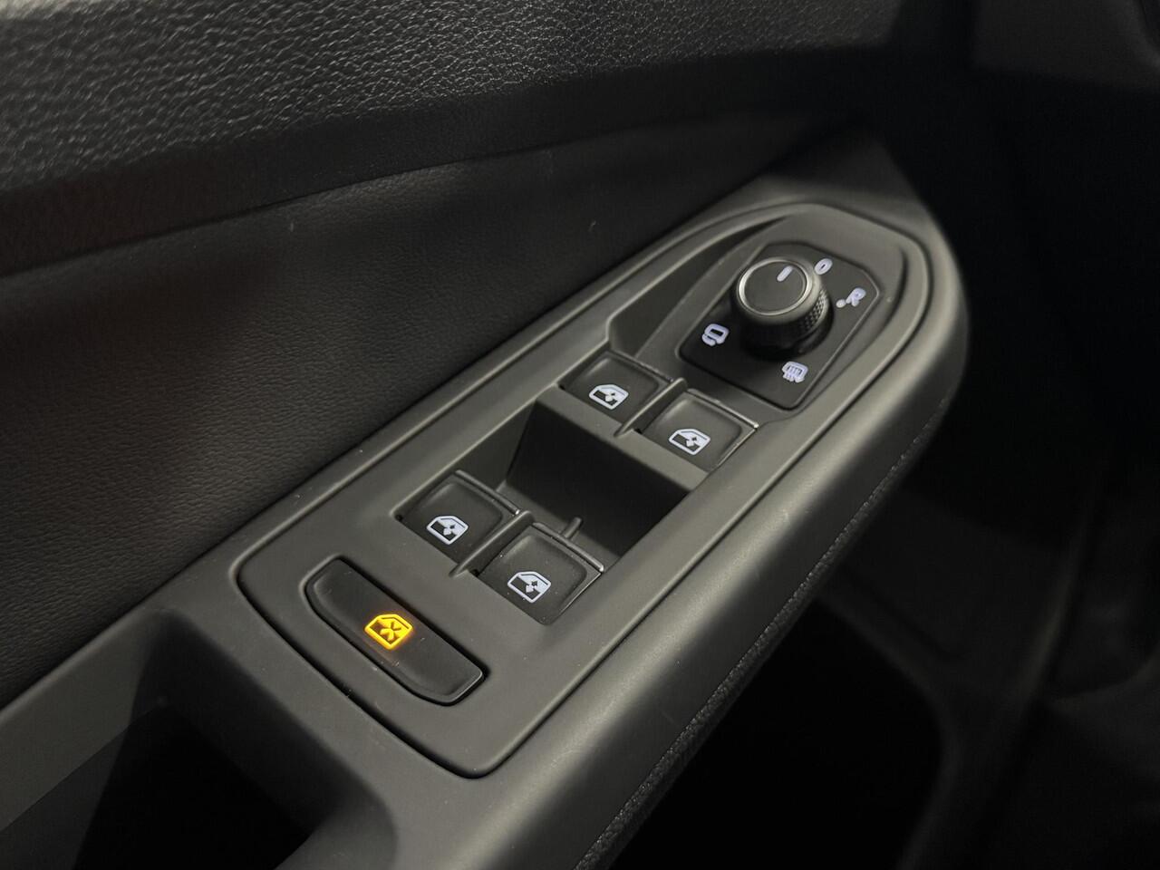 Volkswagen GOLF 1.5 eTSI Goal | Automaat | Stoel / Stuurverwarming | ACC | Clima | Navi | PDC | Carplay | ( Vestiging - Nieuwegein )