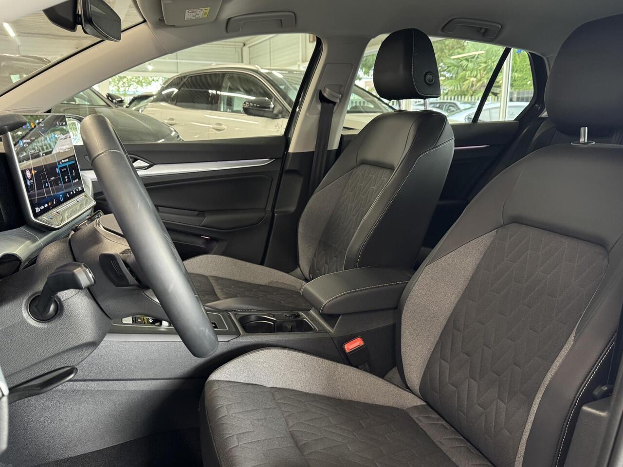 Volkswagen GOLF 1.5 eTSI Goal | Automaat | Stoel / Stuurverwarming | ACC | Clima | Navi | PDC | Carplay | ( Vestiging - Nieuwegein )