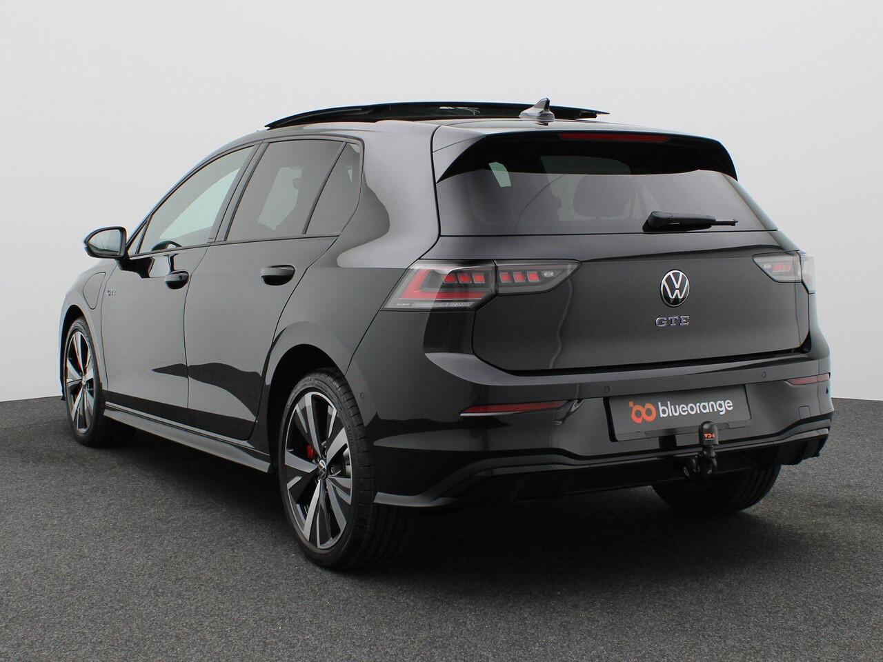 Volkswagen GOLF 1.5 eHybrid GTE 272PK DSG Pano-Schuifdak, 360gr. Camera, Adaptieve Cruise Controle, Keyless, Side Assist, Alarm, Stoel-Stuurverwarming, Trekhaak, 18" LM Velgen