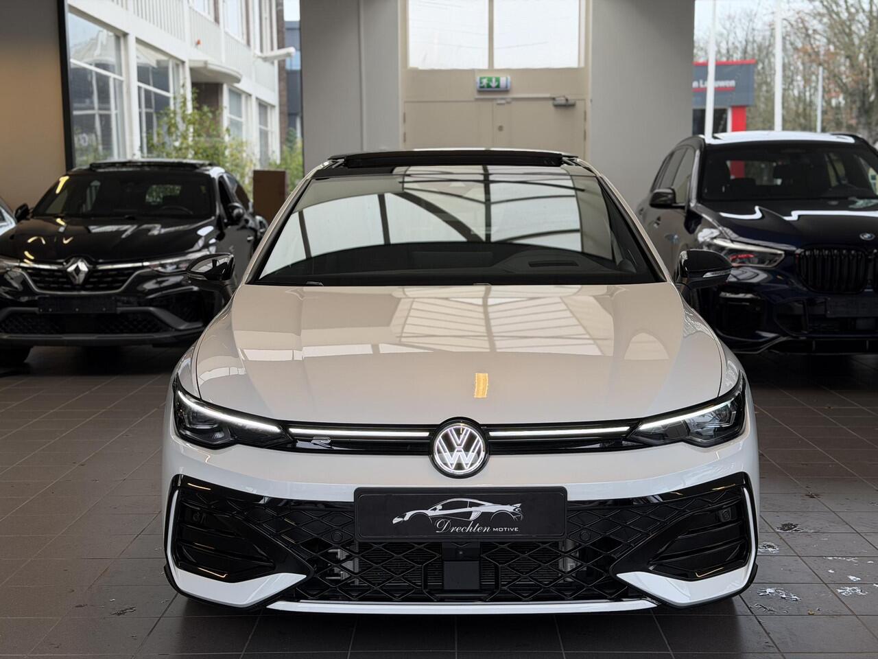 Volkswagen GOLF 1.5 R Line Pano / 360 / H&K / Trekhaak