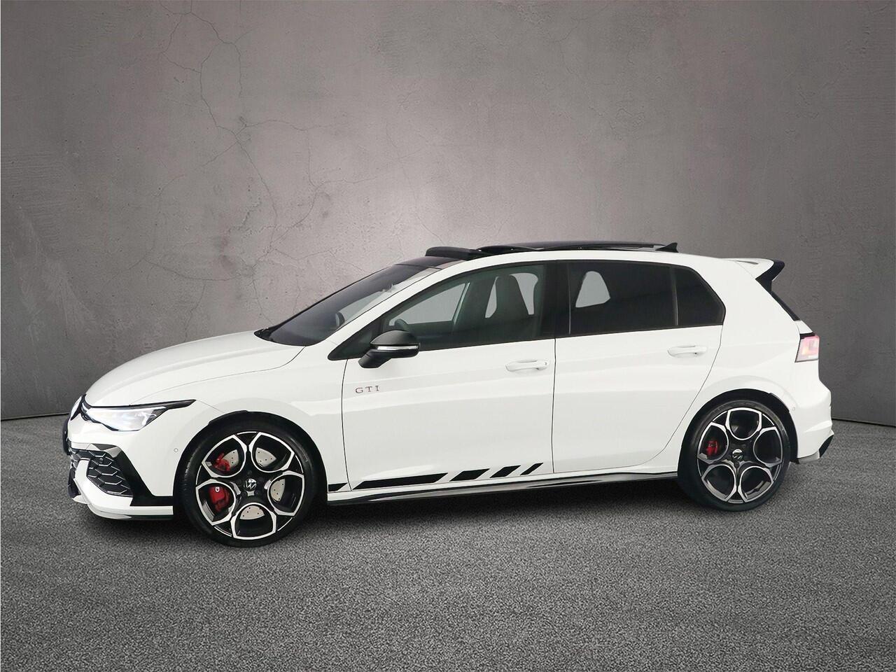 Volkswagen GOLF GTI Clubsport 2.0 TSI 300pk DSG Automaat Panoramadak, Black Style, LED matrix koplampen, Harman Kardon audio, Adaptive cruise control, Achteruitrijcamera