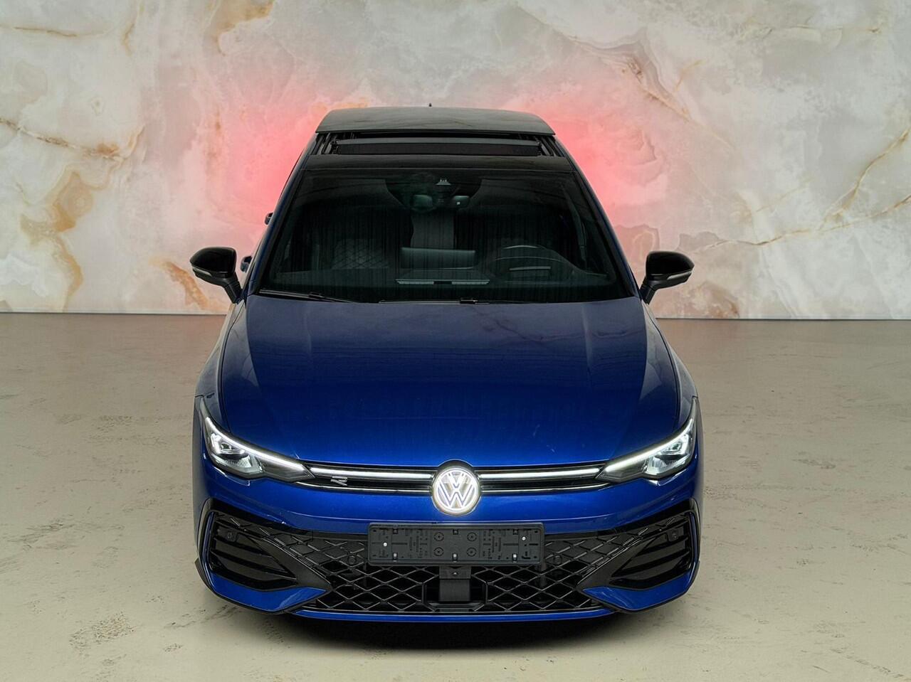 Volkswagen GOLF 1.5 eTSI R-Line Pano / 360 / H&K / Trekhaak