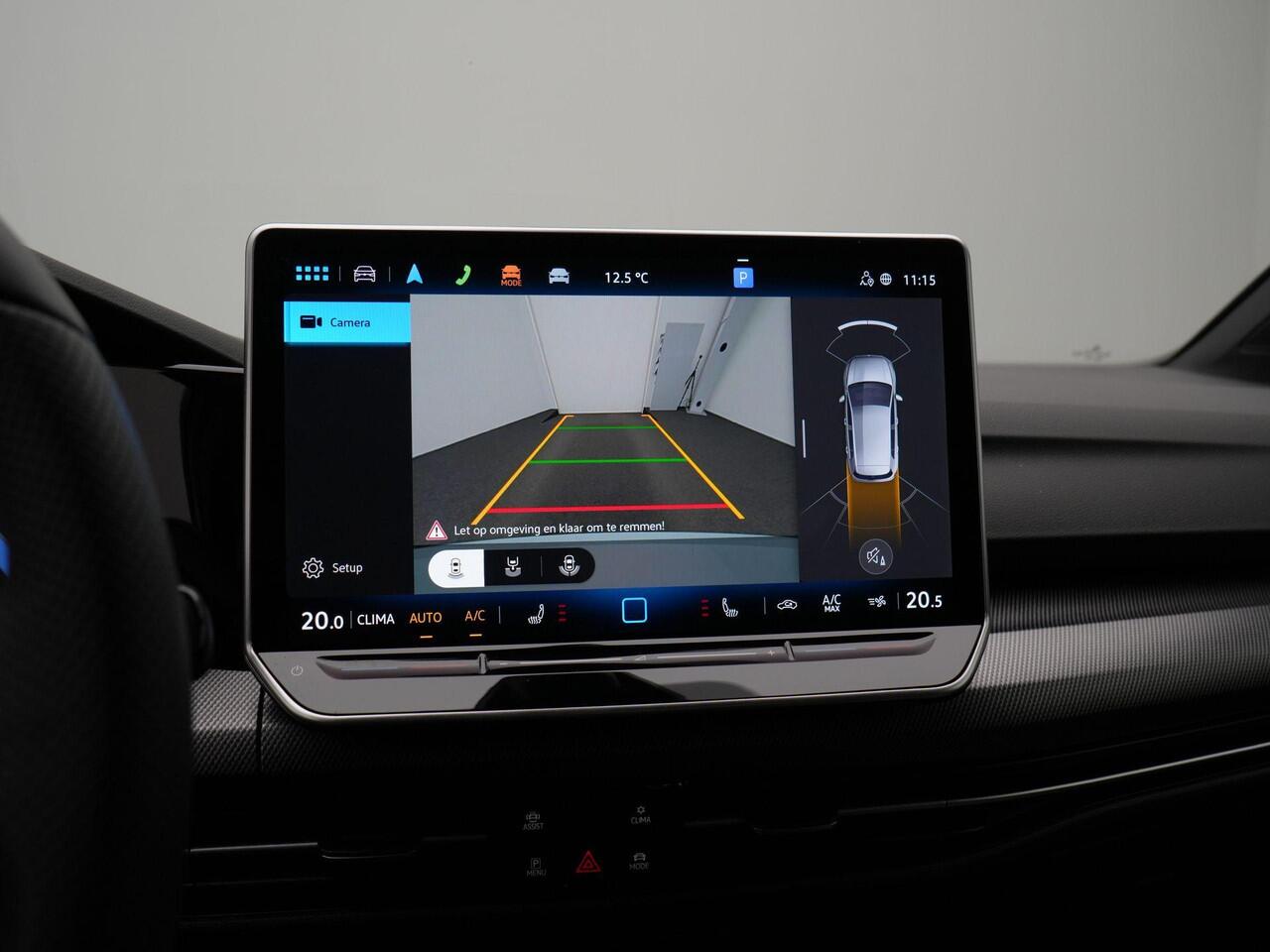 Volkswagen GOLF 1.5 eHybrid 272 pk DSG GTE | Trekhaak | IQ Light | Adaptief onderstel | Head-up display | Stuur-/stoelverwarming