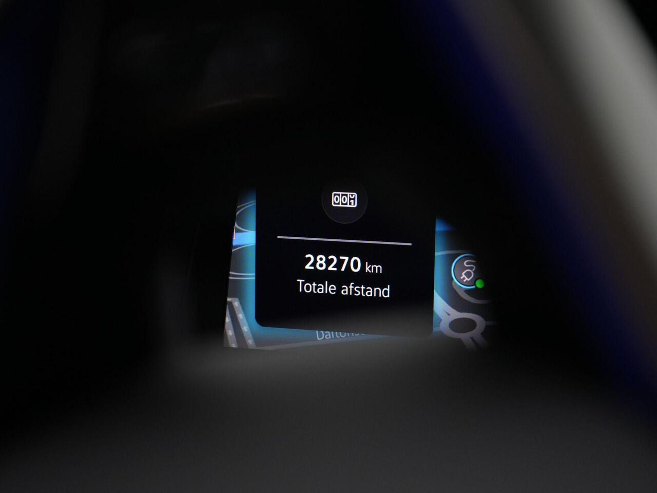 Volkswagen GOLF 1.5 eHybrid 272 pk DSG GTE | Trekhaak | IQ Light | Adaptief onderstel | Head-up display | Stuur-/stoelverwarming