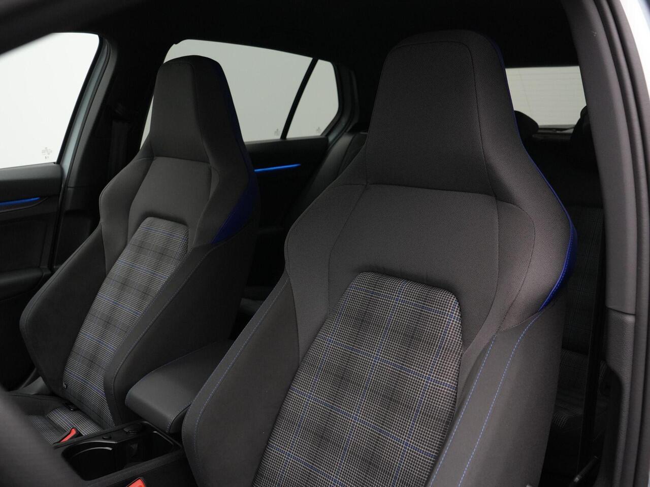 Volkswagen GOLF 1.5 eHybrid 272 pk DSG GTE | Trekhaak | IQ Light | Adaptief onderstel | Head-up display | Stuur-/stoelverwarming