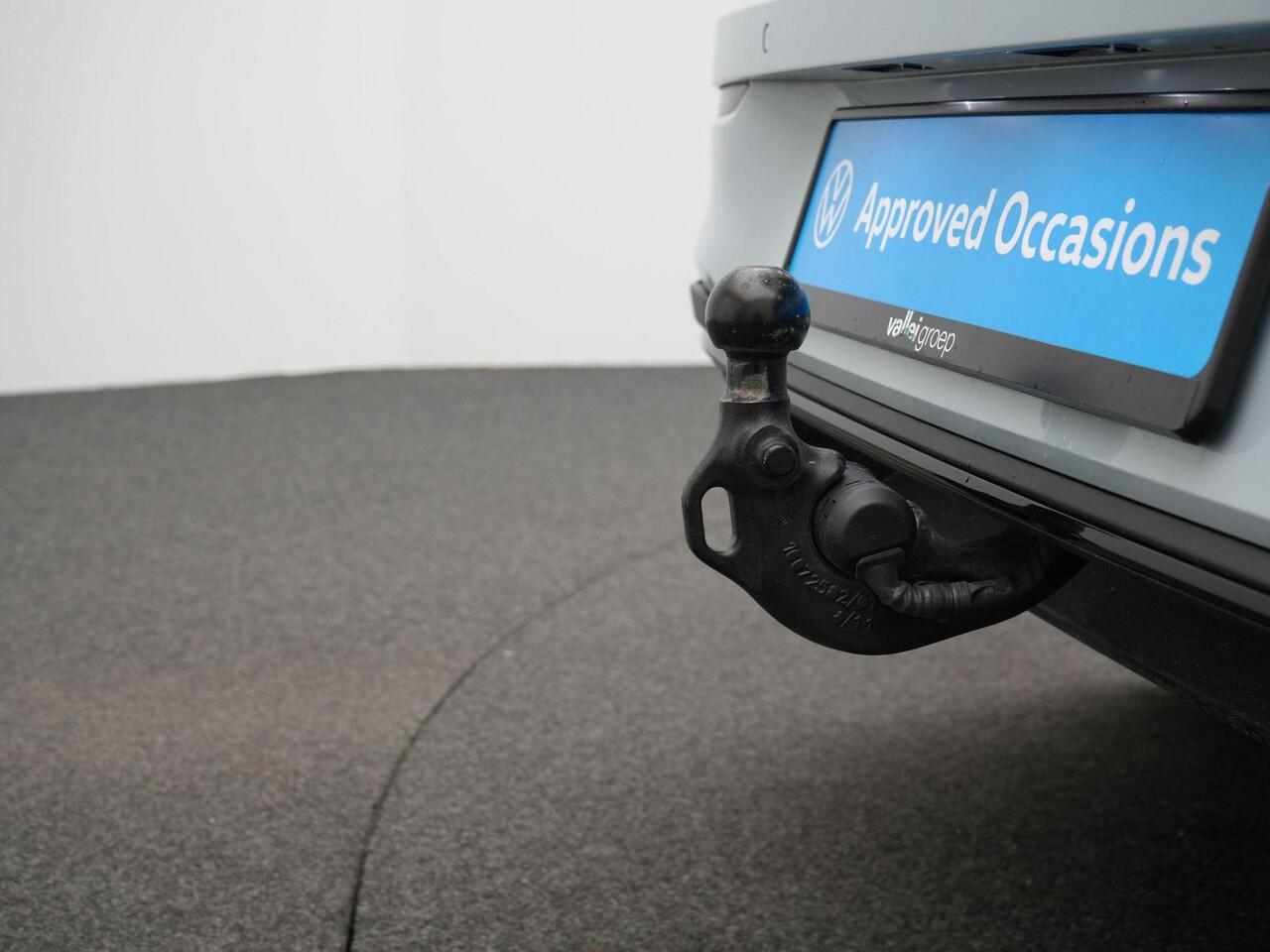 Volkswagen GOLF 1.5 eHybrid 272 pk DSG GTE | Trekhaak | IQ Light | Adaptief onderstel | Head-up display | Stuur-/stoelverwarming