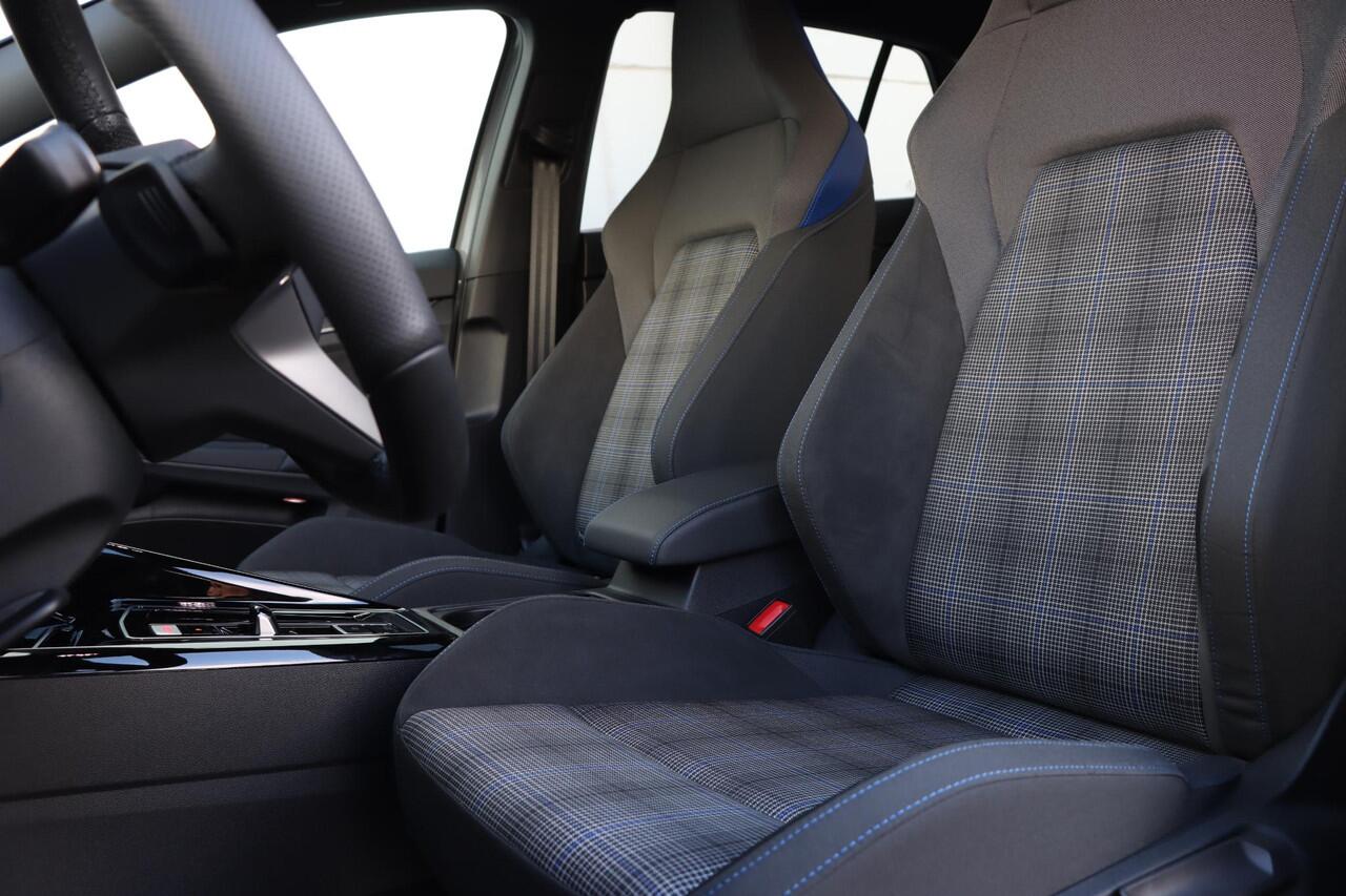 Volkswagen GOLF 1.5 eHybrid GTE 272pk DSG6 | Stuurverwarming | Camera | Carplay | HU Display