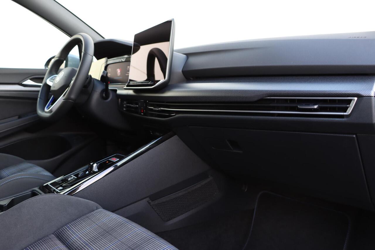 Volkswagen GOLF 1.5 eHybrid GTE 272pk DSG6 | Stuurverwarming | Camera | Carplay | HU Display