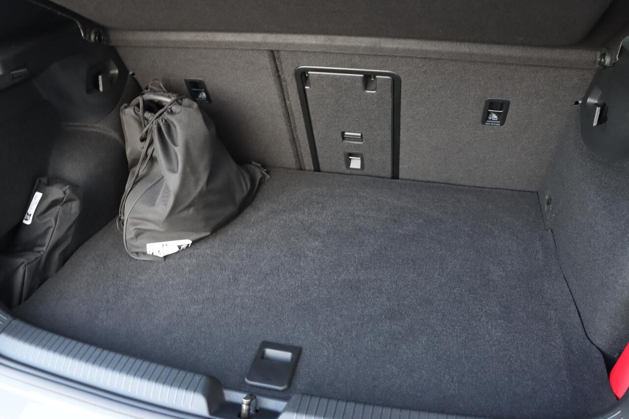 Volkswagen GOLF 1.5 eHybrid GTE 272pk DSG6 | Stuurverwarming | Camera | Carplay | HU Display