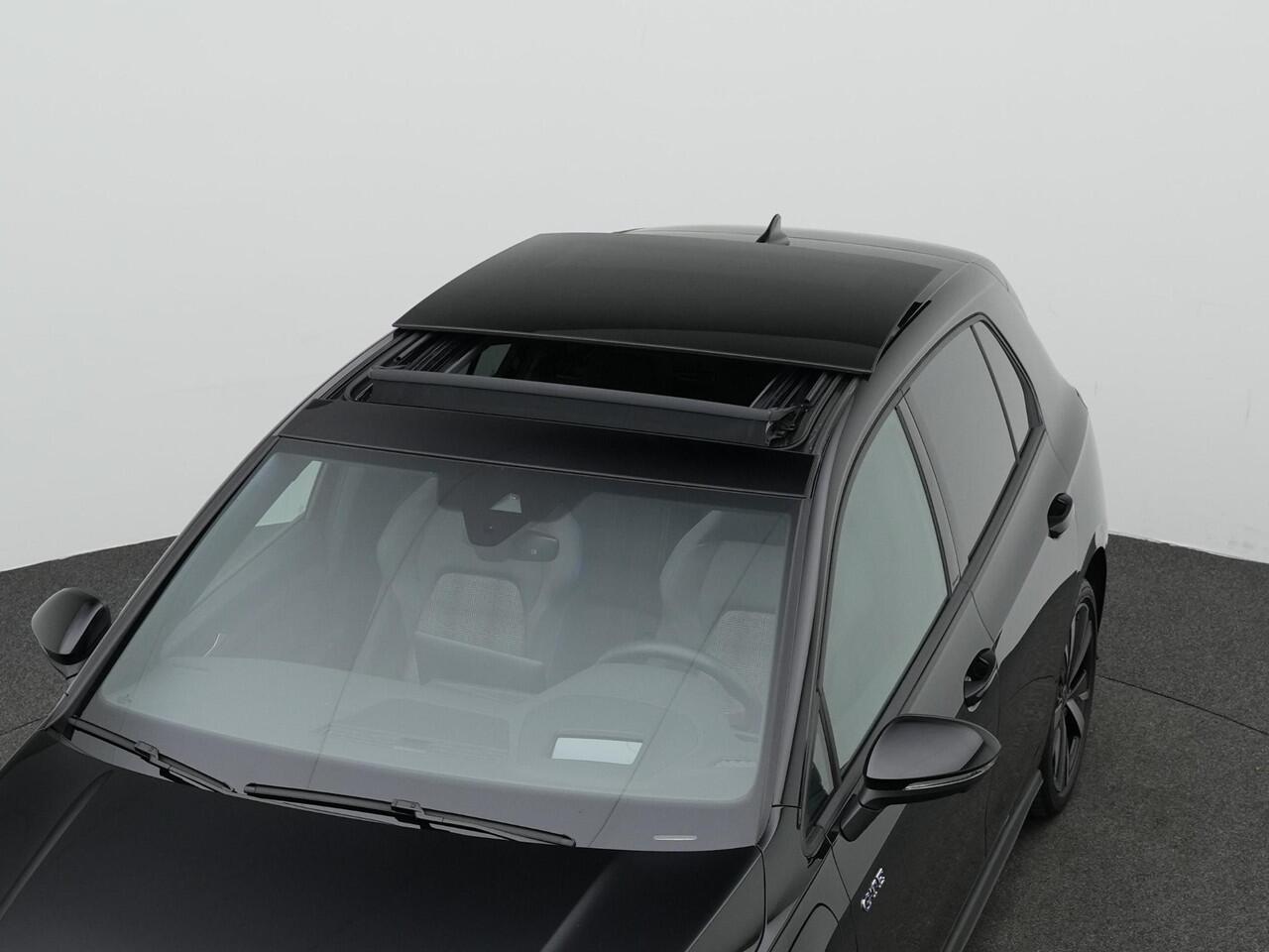 Volkswagen GOLF 1.5 eHybrid 272 pk DSG GTE | Panoramadak | Trekhaak | Adaptief onderstel | Head-up display | 360 Camera