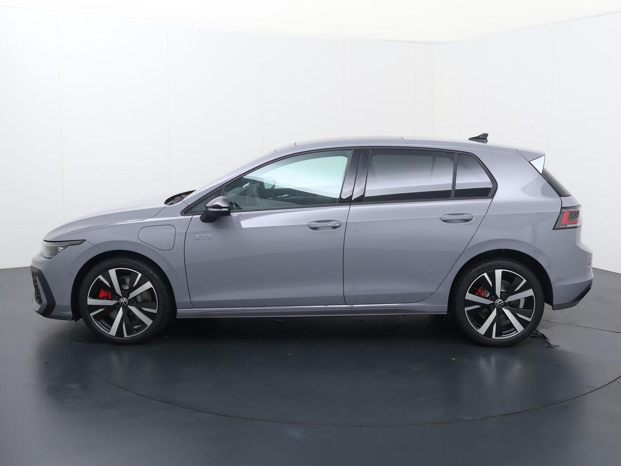 Volkswagen GOLF 8 GTE 1.5 eHybrid 200 kW / 272 PK Hatchback 6-DSG | Panoramadak | Black Style |