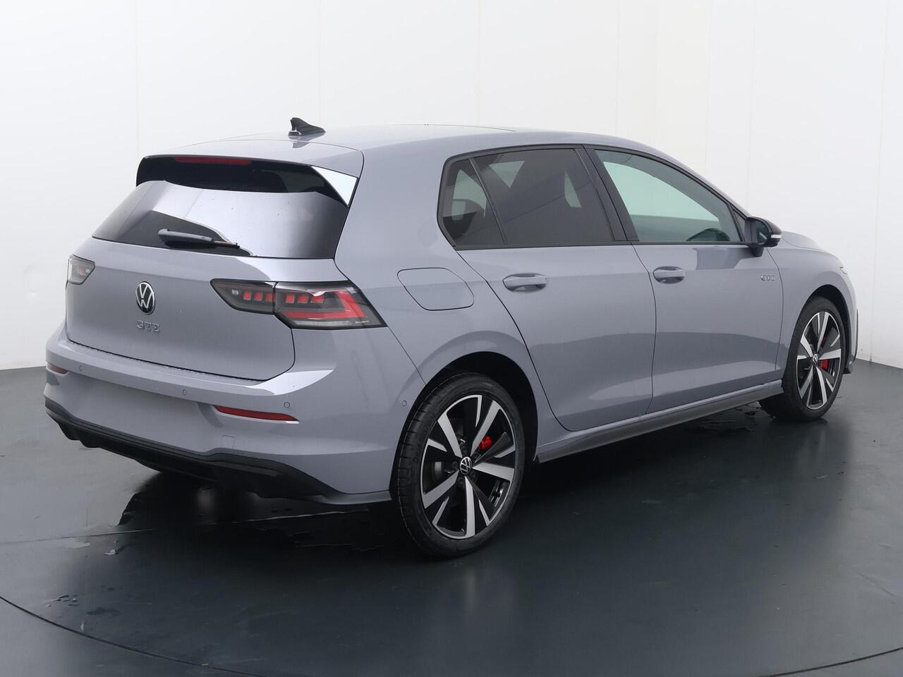 Volkswagen GOLF 8 GTE 1.5 eHybrid 200 kW / 272 PK Hatchback 6-DSG | Panoramadak | Black Style |