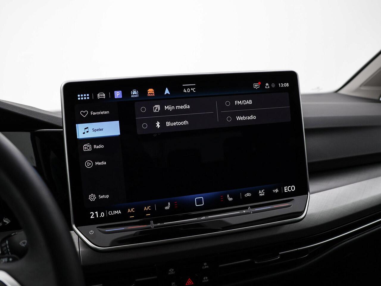 Volkswagen GOLF 1.5 eHybrid 204pk DSG Life Edition · Camera · Apple/Android Car Play · Stoel & Stuurverwarming · P-Sensoren · Keyless · 18'' Inch · Garantie t/m 19-05-2029 of 100.000km