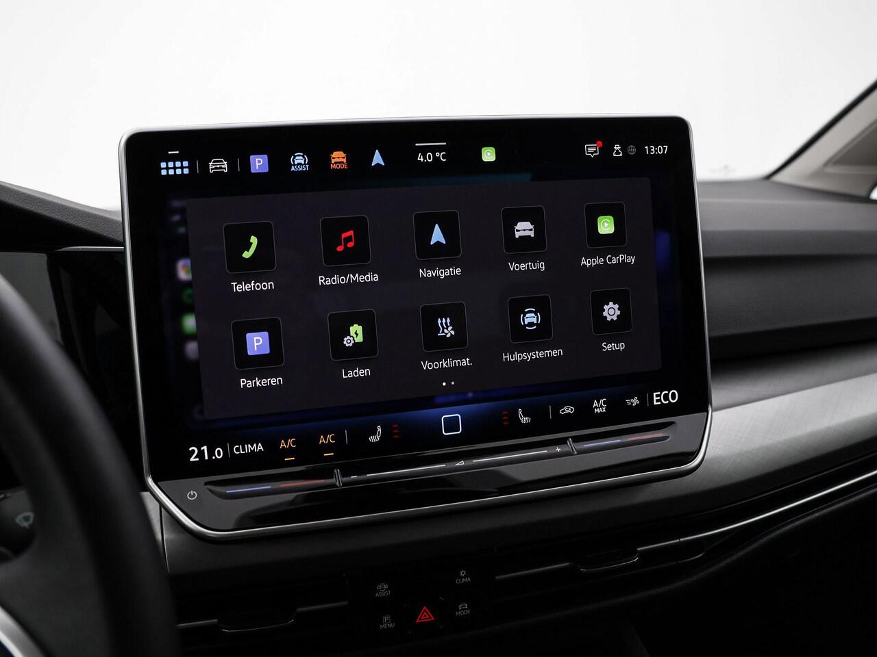 Volkswagen GOLF 1.5 eHybrid 204pk DSG Life Edition · Camera · Apple/Android Car Play · Stoel & Stuurverwarming · P-Sensoren · Keyless · 18'' Inch · Garantie t/m 19-05-2029 of 100.000km