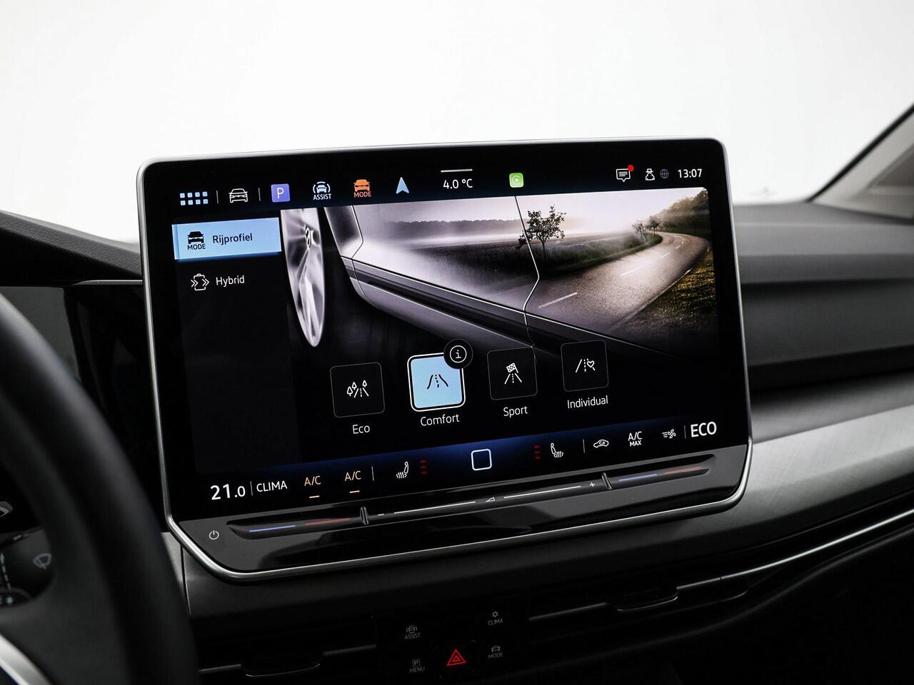 Volkswagen GOLF 1.5 eHybrid 204pk DSG Life Edition · Camera · Apple/Android Car Play · Stoel & Stuurverwarming · P-Sensoren · Keyless · 18'' Inch · Garantie t/m 19-05-2029 of 100.000km