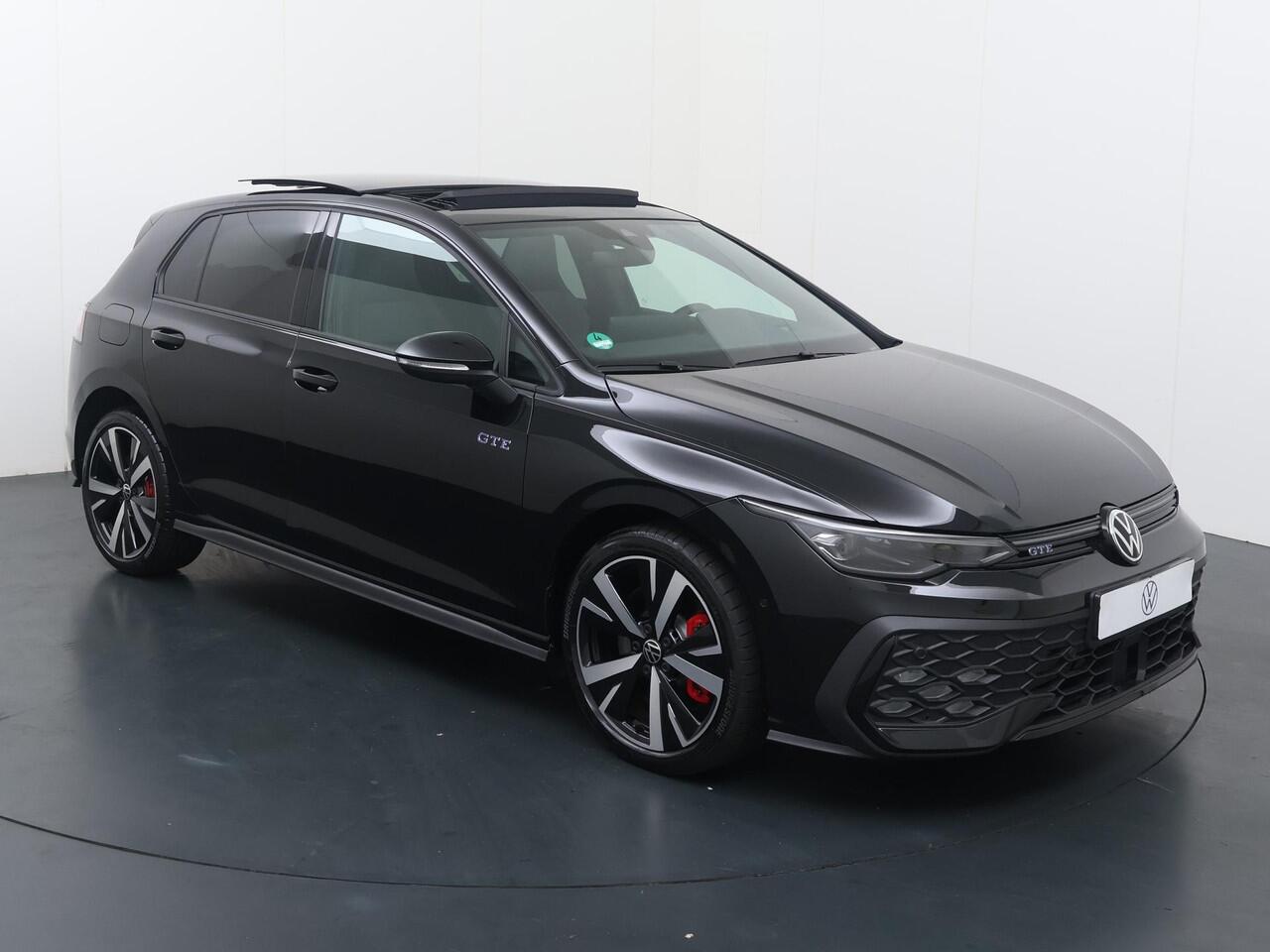 Volkswagen GOLF 1.5 eHybrid GTE | 272 PK | SoH 97% | Trekhaak | Panoramadak | Matrix LED IQ.Light koplampen | Head-up display |