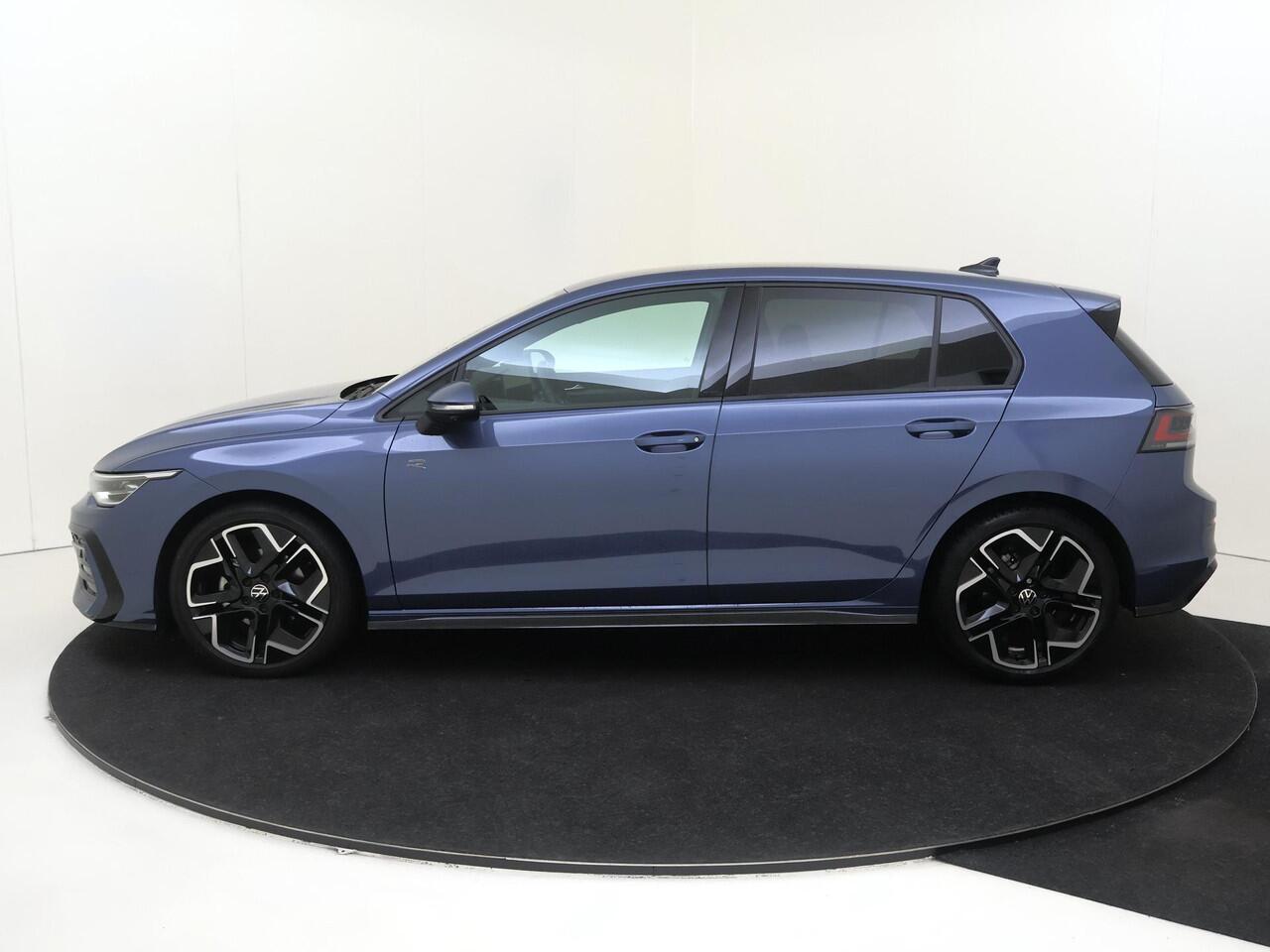 Volkswagen GOLF 1.5 eTSI R-Line Edition 1.5 eTSI R-Line | Navigatie | Parkeersensoren | Adaptieve cruise control | Sfeerverlichting | CarPlay | Draadloze telefoonlader |