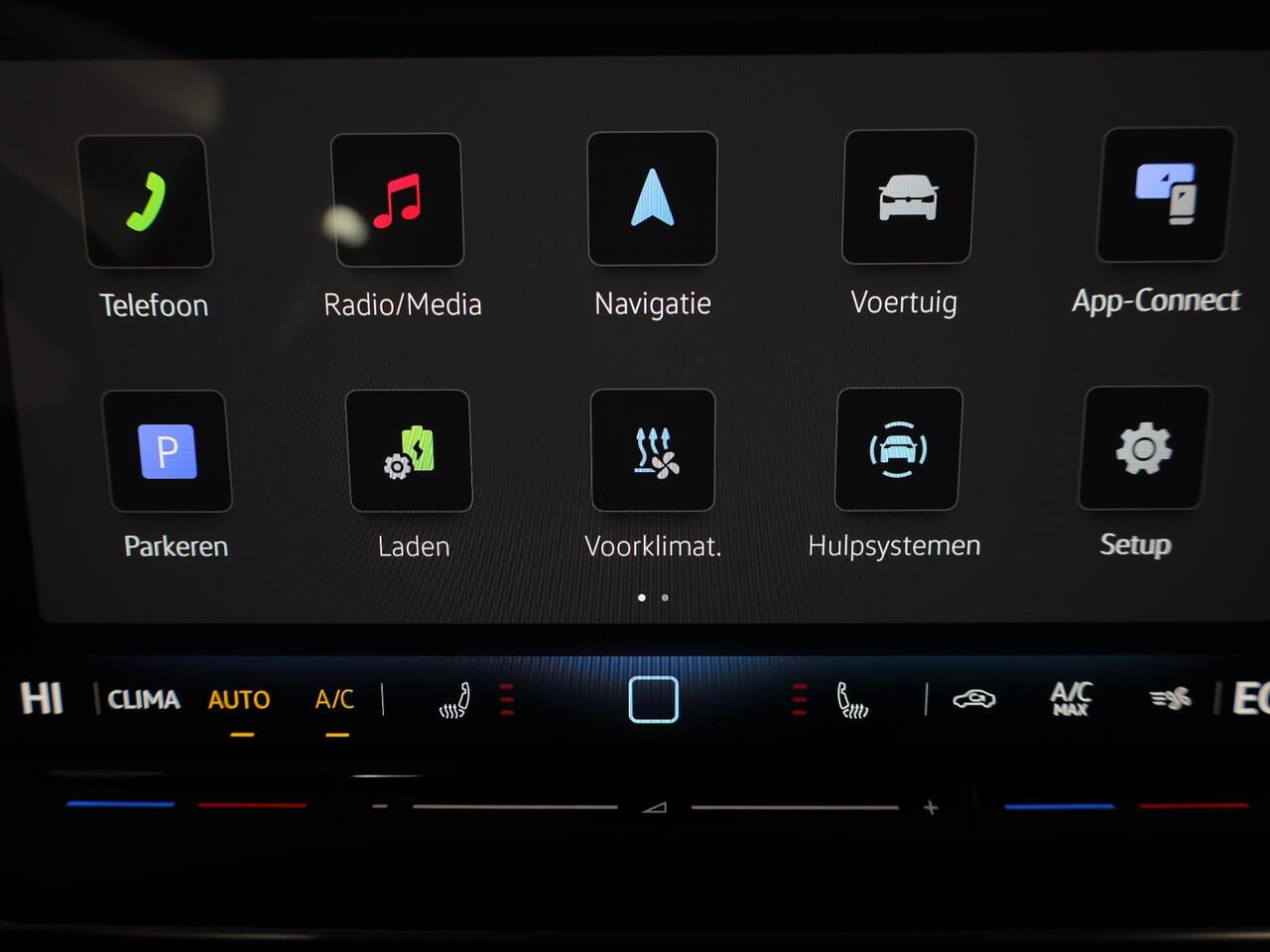 Volkswagen GOLF 1.5 eHybrid Life Edition 204 pk Automaat (DSG) | Verlengde garantie | Navigatie via App | Parkeersensoren (Park assist) | Achteruitrijcamera | Stoelverwarming |